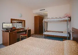 verificați disponibilitatea