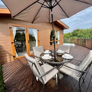 Buttercup With Hot Tub Lodge Little Habton